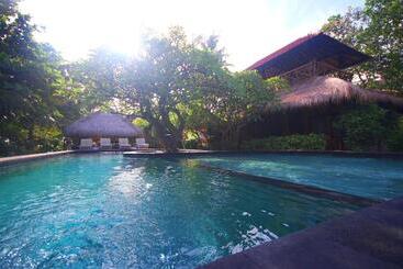 هتل Sejuk Cottages