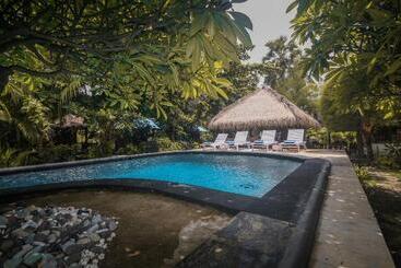 هتل Sejuk Cottages