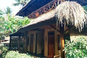 هتل Sejuk Cottages