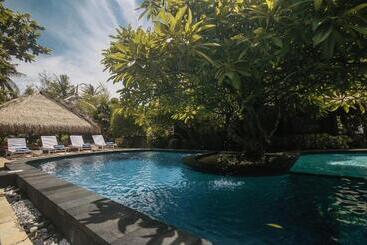 هتل Sejuk Cottages