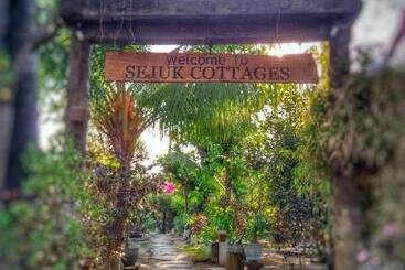 هتل Sejuk Cottages