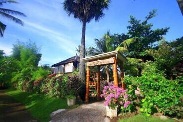 هتل Sejuk Cottages