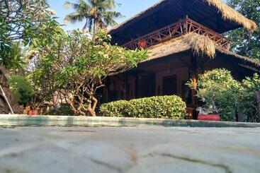 هتل Sejuk Cottages