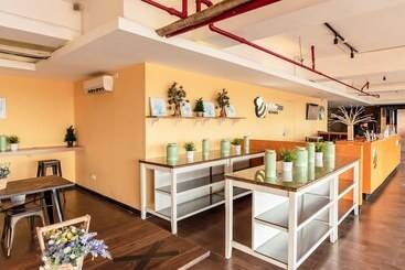 هتل Yellow Bee Tangerang