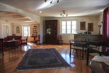 Zahir Country House