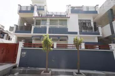 هتل O Greenview Inn Near Munshi Pulia Metro Station