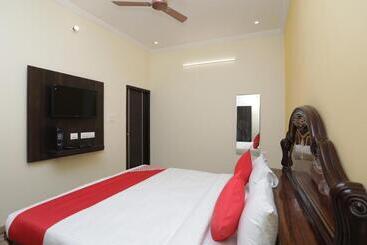 هتل O Greenview Inn Near Munshi Pulia Metro Station