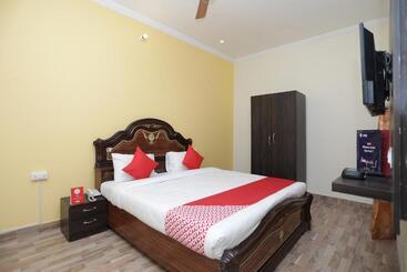 هتل O Greenview Inn Near Munshi Pulia Metro Station