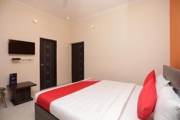هتل O Greenview Inn Near Munshi Pulia Metro Station