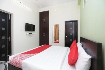 هتل O Greenview Inn Near Munshi Pulia Metro Station