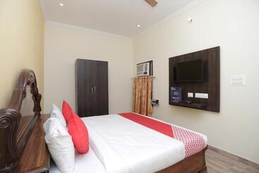 هتل O Greenview Inn Near Munshi Pulia Metro Station