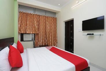 هتل O Greenview Inn Near Munshi Pulia Metro Station