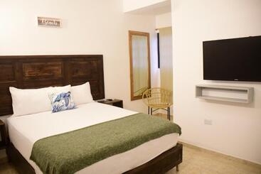 هتل Hostal Marina Samana