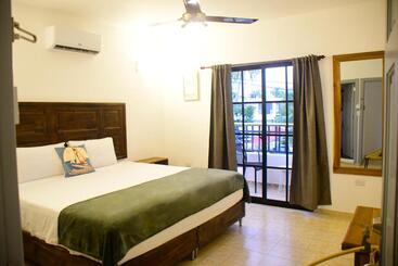 هتل Hostal Marina Samana