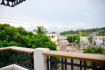 هتل Hostal Marina Samana