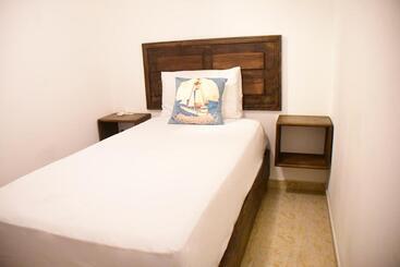 هتل Hostal Marina Samana