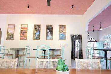 هاستل Mad Monkey Dumaguete