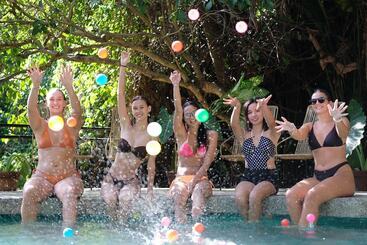 هاستل Mad Monkey Dumaguete