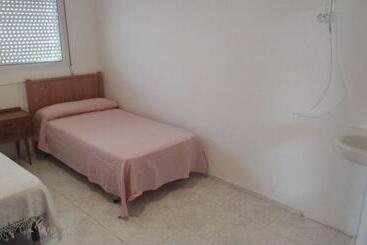 تختخواب و صبحانه Albergue Bar Villamayor