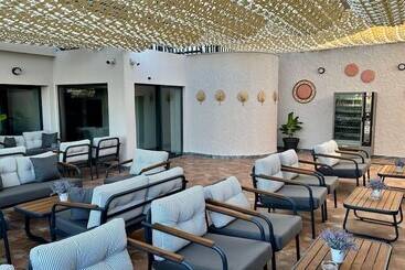 هتل Just Inn City