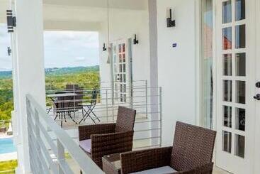 هتل Lavender Moon Villas