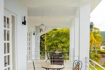هتل Lavender Moon Villas