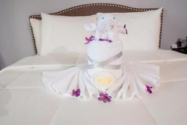 هتل Lavender Moon Villas