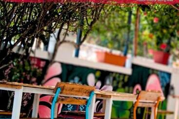 هتل Tribe Inn & Rooftop Lounge