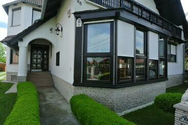 پانسیون Haus Elfriede