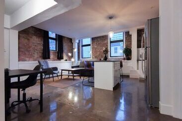Cameo Hotel And Suites