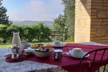 هتل Agriturismo Pozzo Dei Cocci