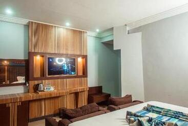 Marcsons Hotels And Resorts