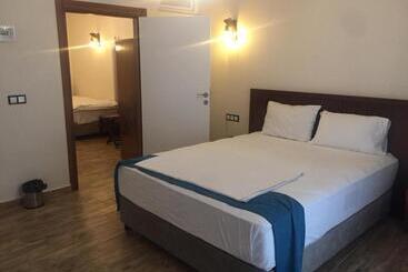 Mi̇dyat Ladi̇nos Otel