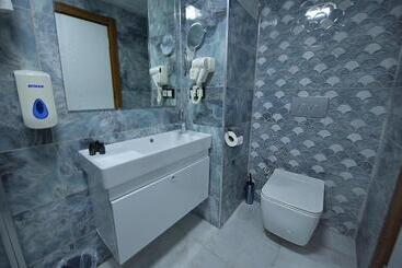 Mi̇dyat Ladi̇nos Otel