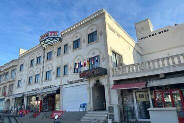 Mi̇dyat Ladi̇nos Otel