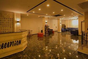 Mi̇dyat Ladi̇nos Otel