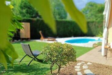 پانسیون Picnic Room And Pool