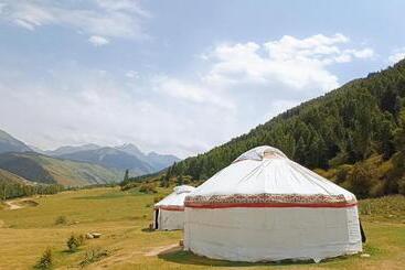 استراحتگاه Karakol Yurt Village