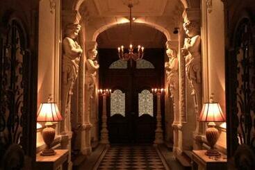 تختخواب و صبحانه Maison D Hercule