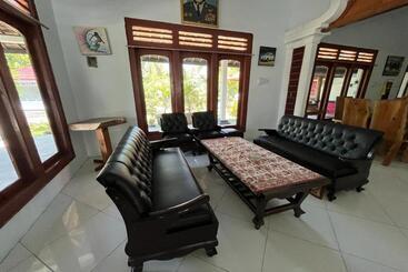 هتل Capital O 92615 Villa Utama D Alas Purwo