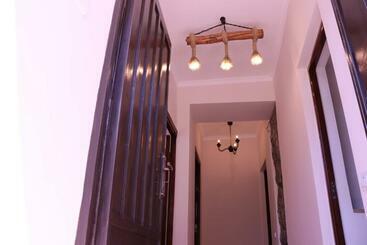 پانسیون Legend Guest House
