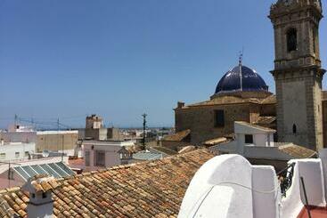 پانسیون Old Town Oliva Guest Apartment