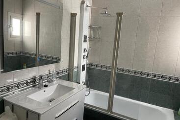پانسیون Old Town Oliva Guest Apartment