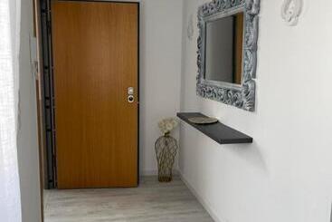 پانسیون Old Town Oliva Guest Apartment
