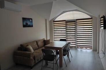 پانسیون Sunny House Apartments