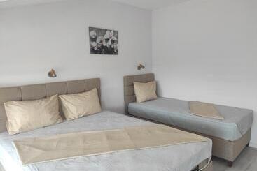 پانسیون Sunny House Apartments
