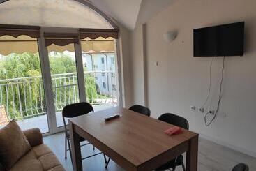 پانسیون Sunny House Apartments