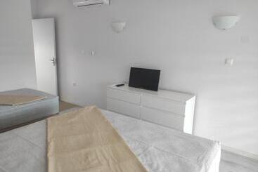 پانسیون Sunny House Apartments