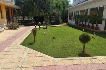 پانسیون Sunny House Apartments