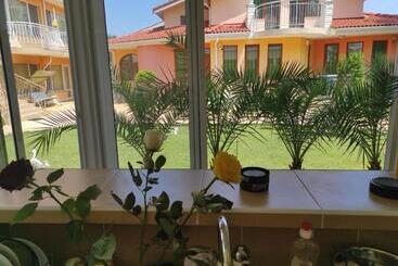 پانسیون Sunny House Apartments